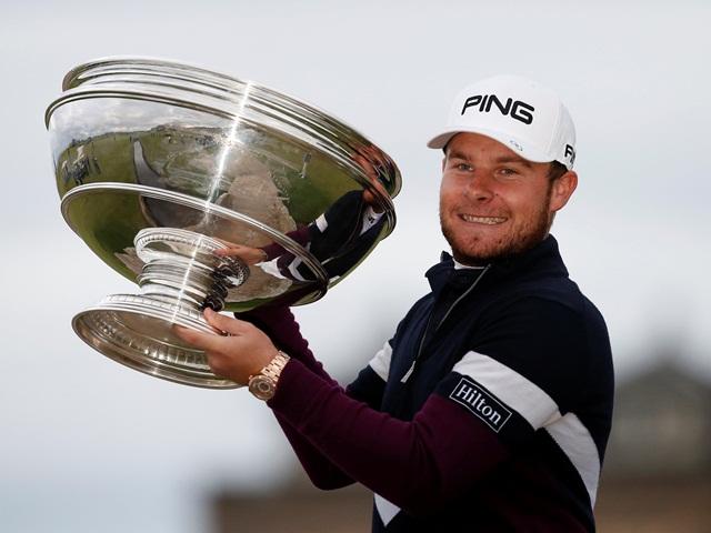Tyrrell Hatton with the Alfred Dunhill trophy 